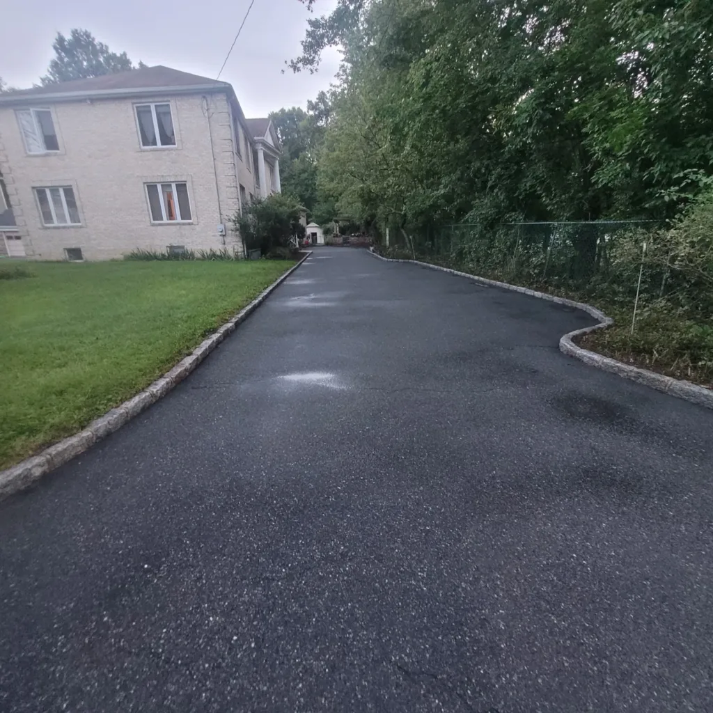 Pressure washing in New Jersey — finished driveway after pressure washing